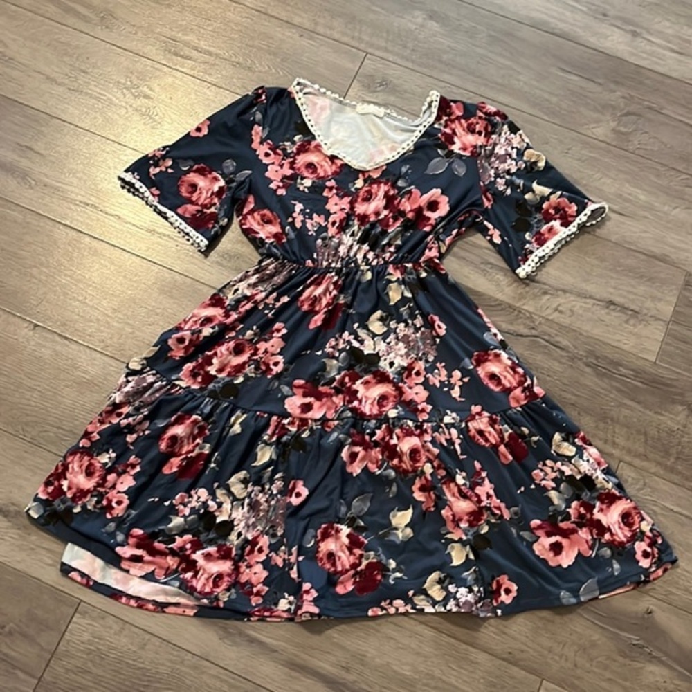 REB. in J. 220 Women’s Junior Dress Size Small